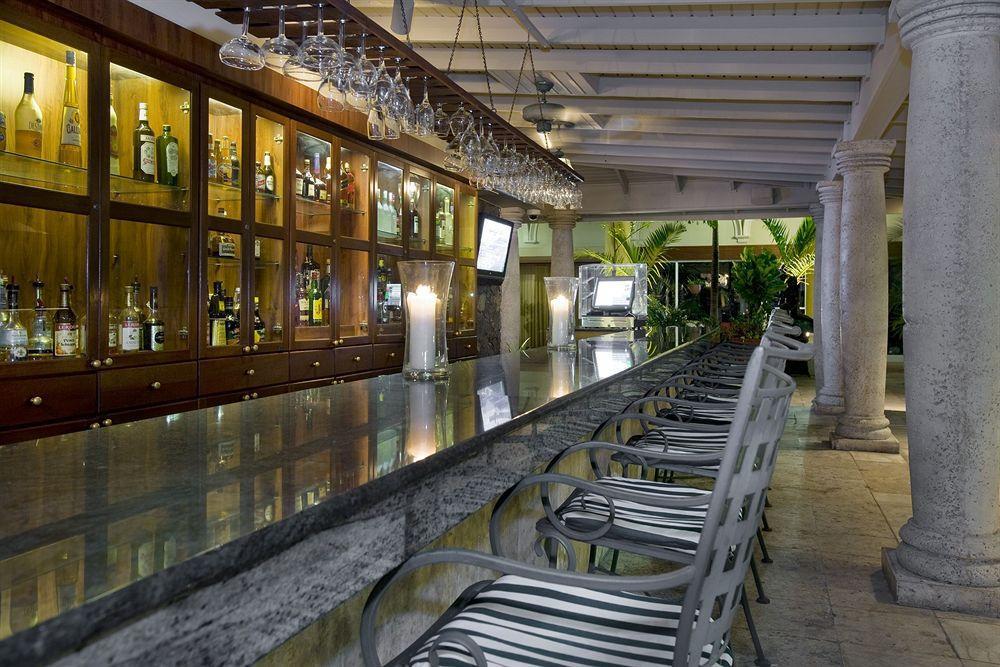 Windward Passage Hotel Шарлот Амали Ресторант снимка