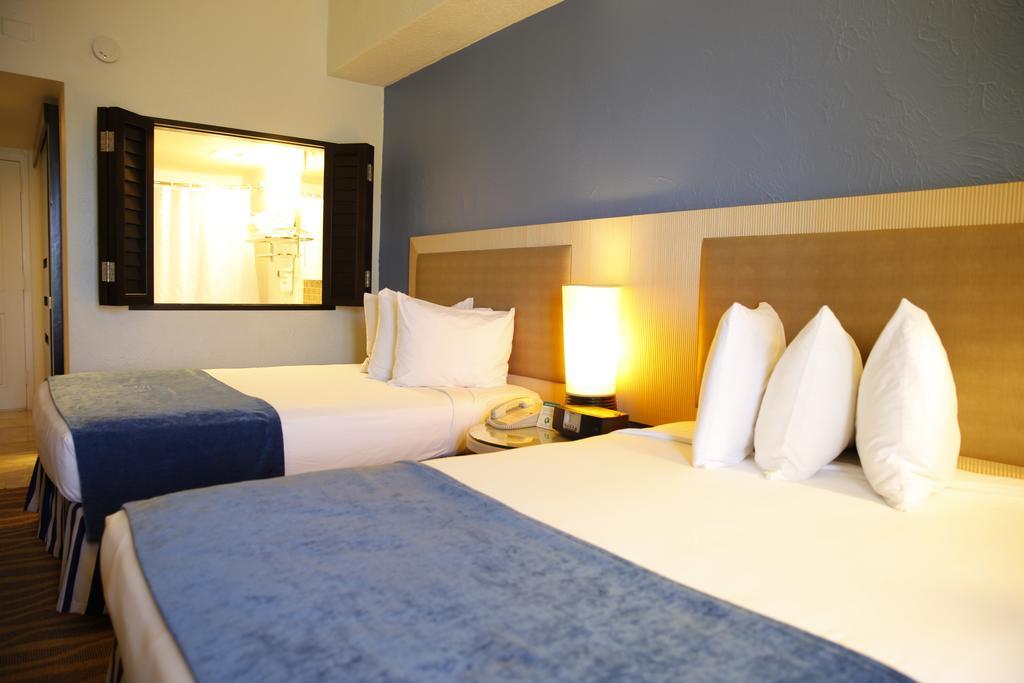 Windward Passage Hotel Шарлот Амали Екстериор снимка