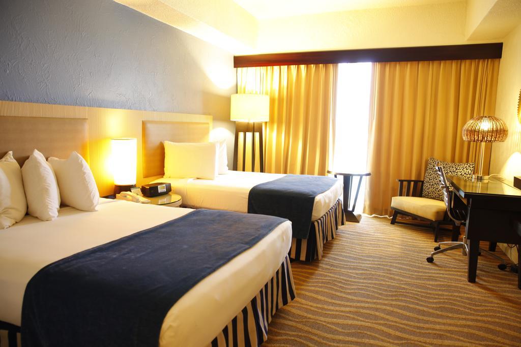 Windward Passage Hotel Шарлот Амали Екстериор снимка