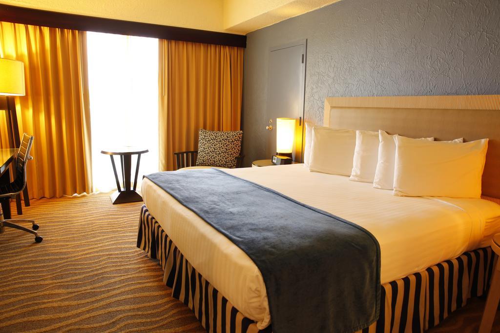 Windward Passage Hotel Шарлот Амали Екстериор снимка