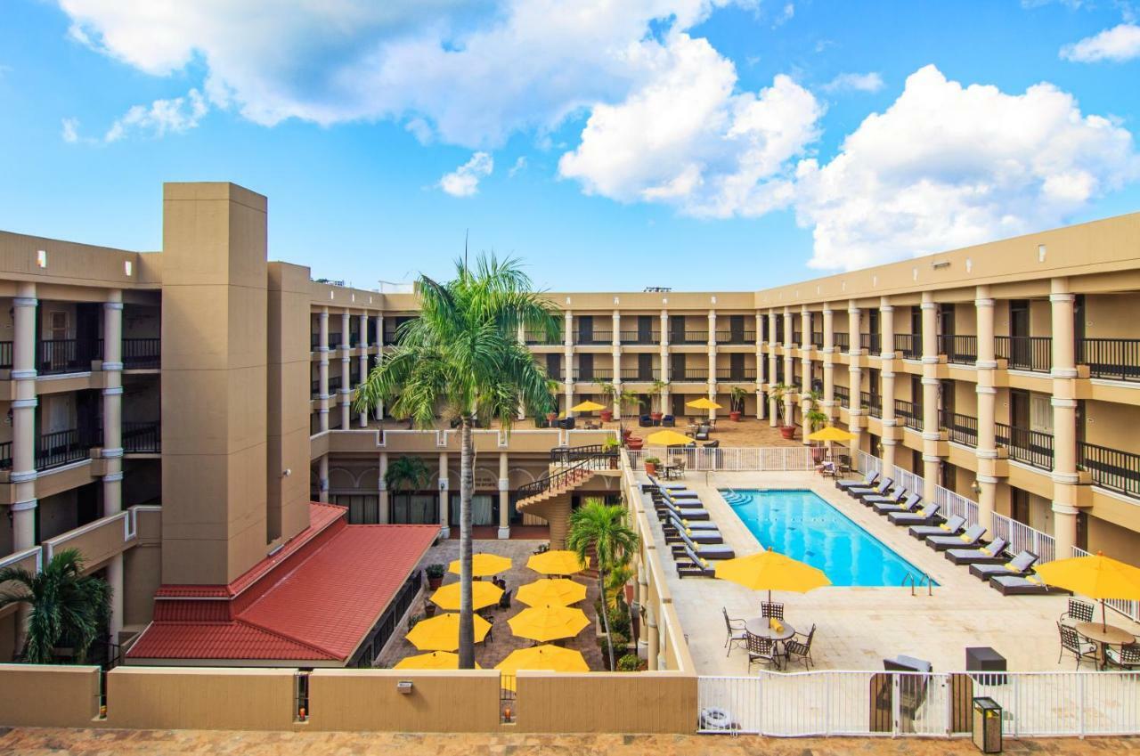 Windward Passage Hotel Шарлот Амали Екстериор снимка
