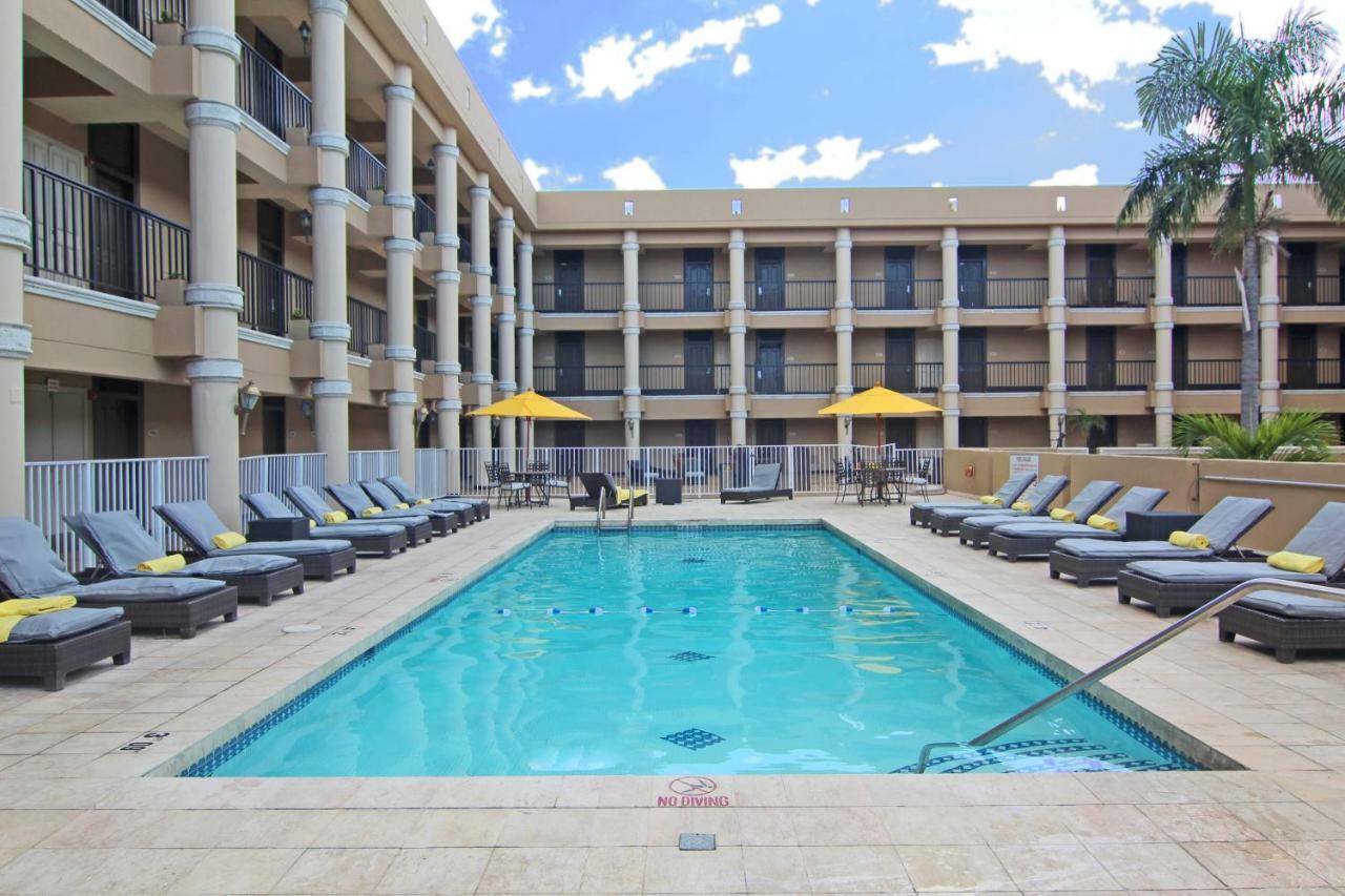 Windward Passage Hotel Шарлот Амали Екстериор снимка
