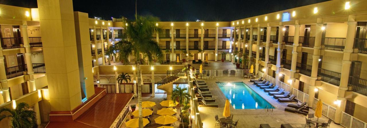 Windward Passage Hotel Шарлот Амали Екстериор снимка